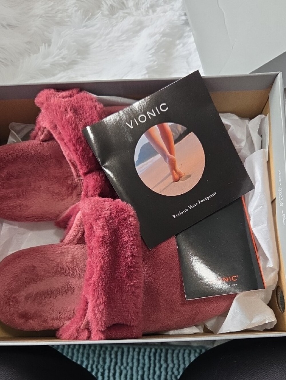 New In Box Vionic Women’s Plush Slide Slippers - Burgundy - Picture 2 of 3
